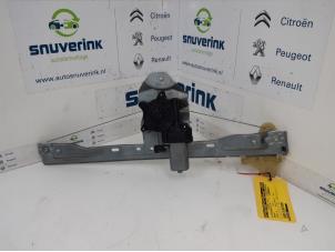 Used Window mechanism 4-door, front right Renault Twingo III (AH) 0.9 Energy TCE 90 12V Price € 40,00 Margin scheme offered by Snuverink Autodemontage