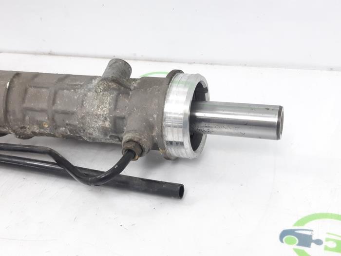 Steering box from a Peugeot 308 SW (4E/H) 1.6 HDiF 16V 2010