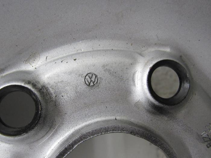 Felgen Set + Reifen van een Volkswagen Caddy 2011