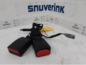 Used Rear seatbelt buckle, right Renault Clio IV (5R) 1.5 Energy dCi 90 FAP Price € 30,00 Margin scheme offered by Snuverink Autodemontage