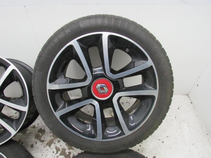 Sportfelgensatz + Reifen van een Renault Twingo III (AH) 0.9 Energy TCE 90 12V 2015
