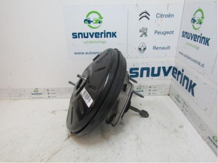 Usagé Servo frein Renault Captur I (2R) 1.2 TCE 16V EDC Prix € 65,00 Règlement à la marge proposé par Snuverink Autodemontage