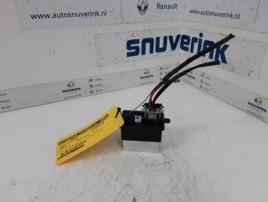 Used Heater resistor Renault Clio IV (5R) 0.9 Energy TCE 90 12V Price € 30,00 Margin scheme offered by Snuverink Autodemontage