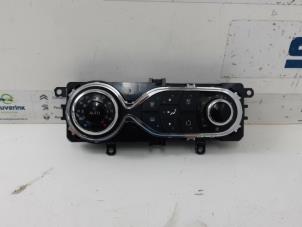 Used Heater control panel Renault Captur (2R) 1.2 TCE 16V EDC Price € 40,00 Margin scheme offered by Snuverink Autodemontage