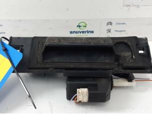 Used Tailgate handle Peugeot 206 (2A/C/H/J/S) 1.6 XS,XT Price € 25,00 Margin scheme offered by Snuverink Autodemontage