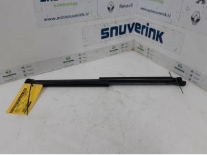 Used Set of tailgate gas struts Renault Twingo III (AH) 0.9 Energy TCE 90 12V Price € 42,35 Inclusive VAT offered by Snuverink Autodemontage