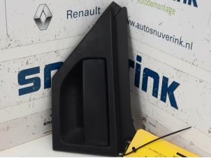 Używane Uchwyt drzwi prawych tylnych wersja 4-drzwiowa Renault Twingo III (AH) 0.9 Energy TCE 90 12V Cena € 30,25 Z VAT oferowane przez Snuverink Autodemontage