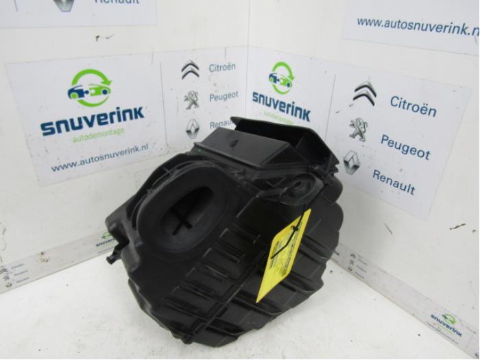 Begagnade Luftfilterhus Renault Megane III Grandtour (KZ) 1.4 16V TCe 130 Pris € 25,00 Marginaltabell erbjuds av Snuverink Autodemontage