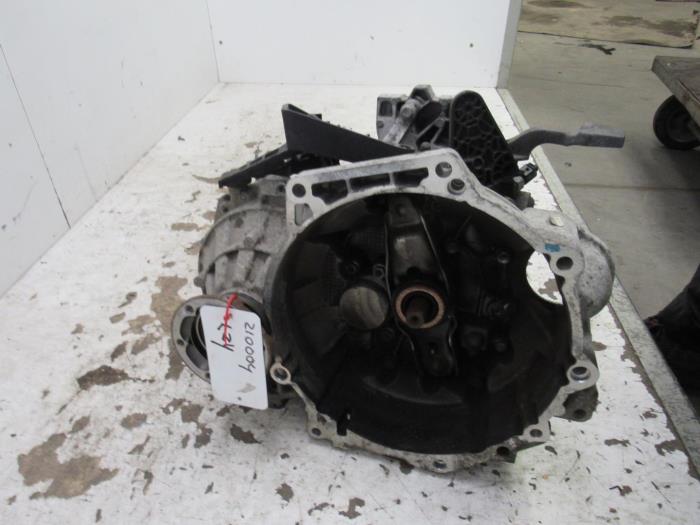 Gearbox from a Volkswagen Caddy III (2KA,2KH,2CA,2CH) 1.6 TDI 16V 2012