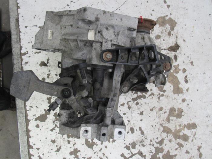Getriebe van een Volkswagen Caddy III (2KA,2KH,2CA,2CH) 1.6 TDI 16V 2012