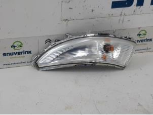 Used Indicator, left Renault Clio IV (5R) 0.9 Energy TCE 90 12V Price € 15,00 Margin scheme offered by Snuverink Autodemontage