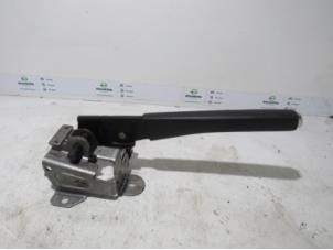 Used Parking brake lever Peugeot 307 SW (3H) 2.0 HDi 90 Price € 30,00 Margin scheme offered by Snuverink Autodemontage