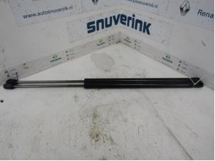 Used Set of tailgate gas struts Renault Scenic Price € 40,00 Margin scheme offered by Snuverink Autodemontage