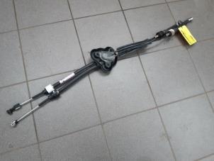 Used Gearbox shift cable Renault Scénic III (JZ) 1.4 16V TCe 130 Price on request offered by Snuverink Autodemontage