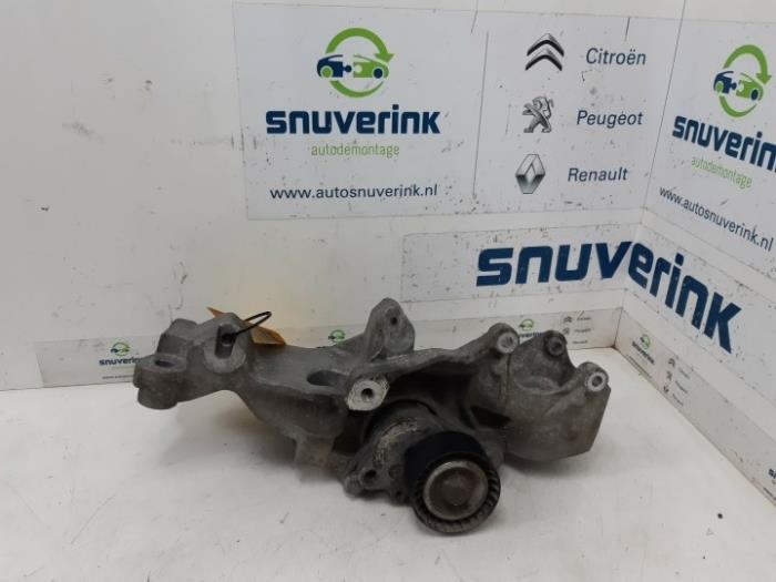 Usagé Support dynamo haut Renault Master III (FV) 2.3 dCi 100 16V FWD Prix € 12,50 Prix TTC proposé par Snuverink Autodemontage