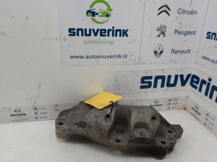 Used Engine mount Renault Master III (FV) 2.3 dCi 100 16V FWD Price € 43,55 Inclusive VAT offered by Snuverink Autodemontage