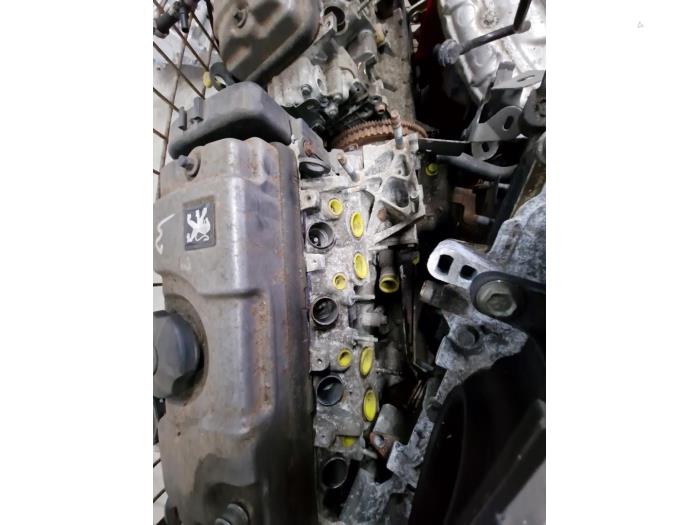 Motor van een Peugeot 206 (2A/C/H/J/S) 1.4 XR,XS,XT,Gentry 2000