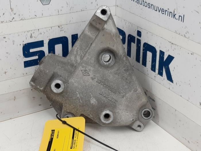 Usagé Support dynamo haut Renault Clio IV (5R) 1.2 16V Prix € 24,98 Règlement à la marge proposé par Snuverink Autodemontage
