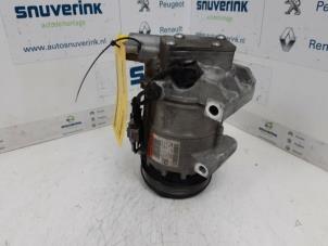 Used Air conditioning pump Renault Clio IV (5R) 1.2 16V Price € 200,00 Margin scheme offered by Snuverink Autodemontage