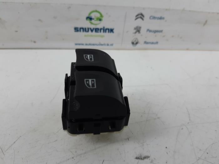 Multi-functional window switch from a Renault Clio IV (5R) 1.2 16V 2016