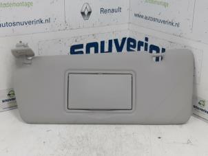 Usagé Pare-soleil Renault Clio IV (5R) 1.2 16V Prix € 15,00 Règlement à la marge proposé par Snuverink Autodemontage