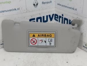 Używane Oslona przeciwsloneczna Renault Clio IV (5R) 1.2 16V Cena € 20,00 Procedura marży oferowane przez Snuverink Autodemontage