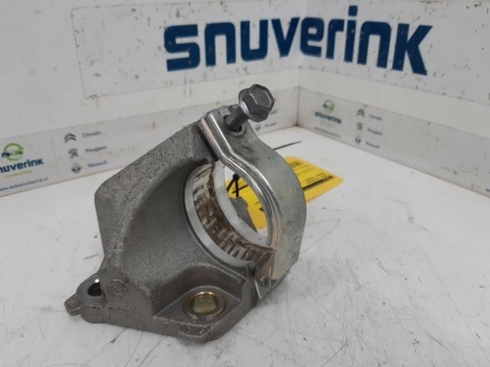 Drive shaft support bearing and bracket