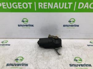Used Front wiper motor Renault Megane Break/Grandtour (KA) 1.9D Price € 30,00 Margin scheme offered by Snuverink Autodemontage