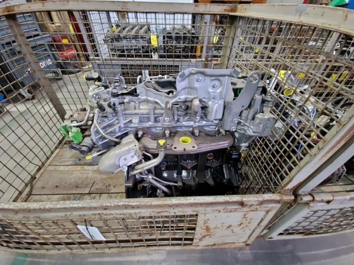 Motor van een Renault Laguna III Estate (KT) 2.0 dCi 16V FAP GT 2011