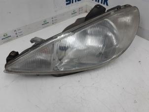 Used Headlight, left Peugeot 206 (2A/C/H/J/S) 1.4 XR,XS,XT,Gentry Price € 50,00 Margin scheme offered by Snuverink Autodemontage