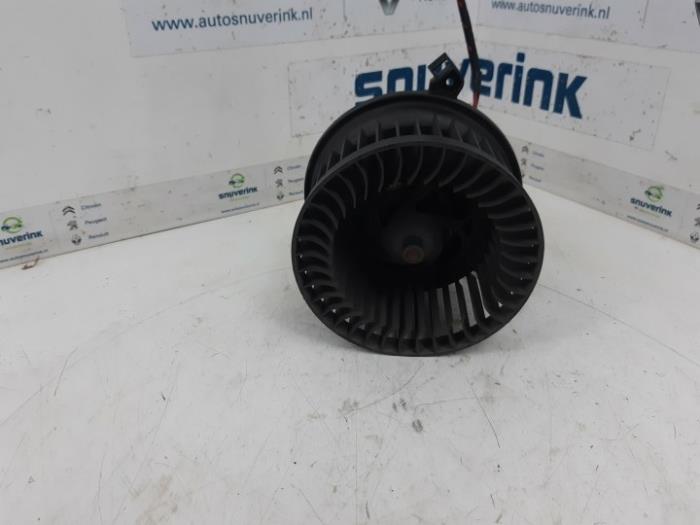 Heating and ventilation fan motor from a Peugeot Partner 2.0 HDi 2001