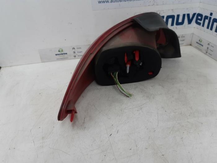 Taillight, right from a Peugeot 206+ (2L/M) 1.4 XS 2009