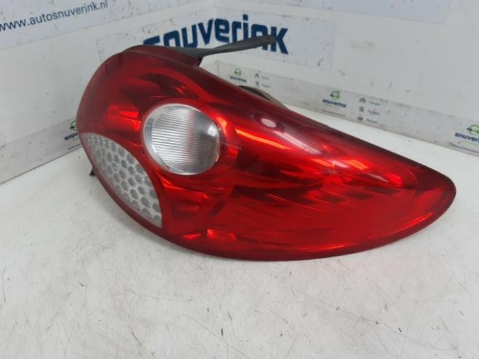 Taillight, right from a Peugeot 206+ (2L/M) 1.4 XS 2009