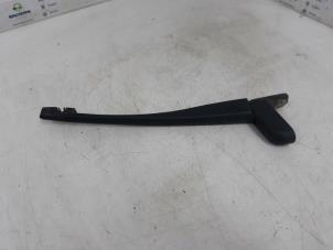 Used Rear wiper arm Peugeot 206+ (2L/M) 1.4 XS Price € 35,00 Margin scheme offered by Snuverink Autodemontage