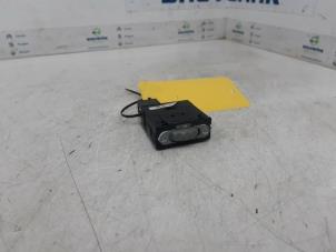 Używane Przelacznik reflektora LHV Renault Scénic I (JA) 2.0 16V Cena € 20,00 Procedura marży oferowane przez Snuverink Autodemontage