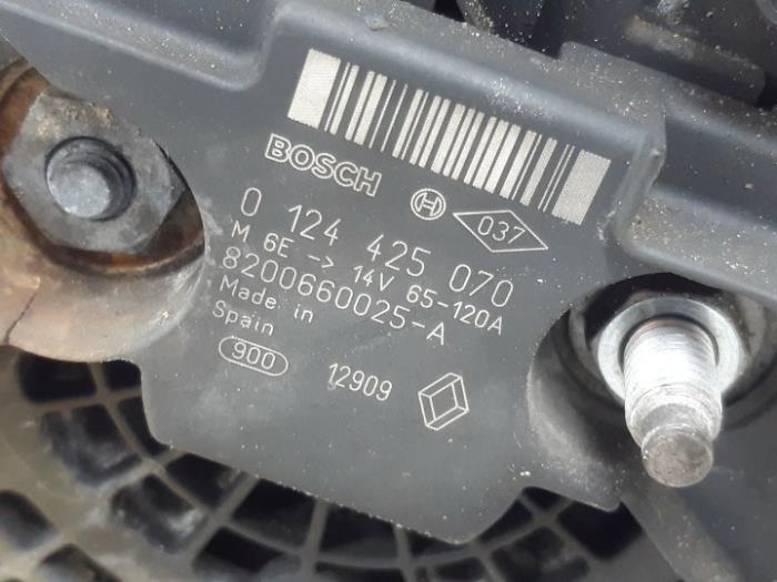 Dynamo van een Renault Clio III (BR/CR) 1.4 16V 2005