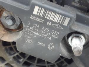 Dynamo van een Renault Clio III (BR/CR) 1.4 16V 2005