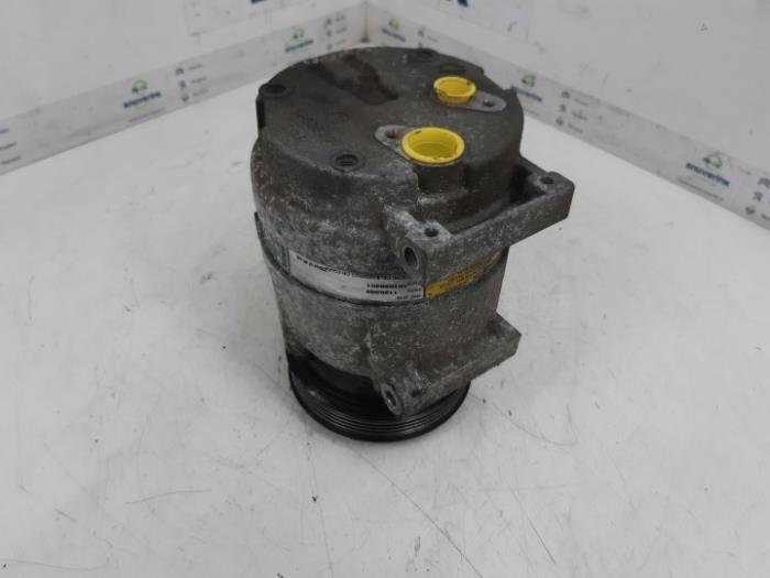 Air conditioning pump from a Renault Scénic I (JA) 2.0 16V IDE 2003