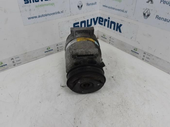 Air conditioning pump from a Renault Scénic I (JA) 2.0 16V IDE 2003