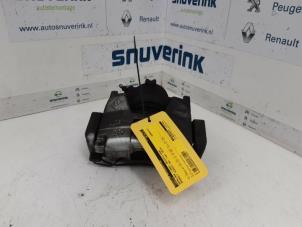 Używane Zacisk hamulcowy prawy przód Renault Scénic III (JZ) 1.5 dCi 110 Cena € 45,00 Procedura marży oferowane przez Snuverink Autodemontage