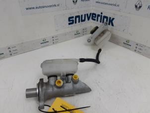 Used Master cylinder Renault Scénic III (JZ) 1.5 dCi 110 Price € 75,00 Margin scheme offered by Snuverink Autodemontage