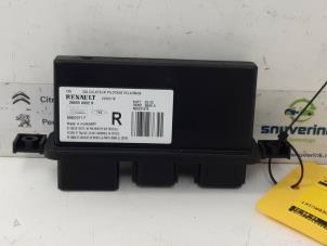 Used Computer lighting module Renault Scénic III (JZ) 1.5 dCi 110 Price € 75,00 Margin scheme offered by Snuverink Autodemontage