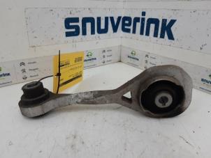 Używane Wspornik skrzyni biegów Renault Twingo II (CN) 1.2 16V LEV Cena € 20,00 Procedura marży oferowane przez Snuverink Autodemontage
