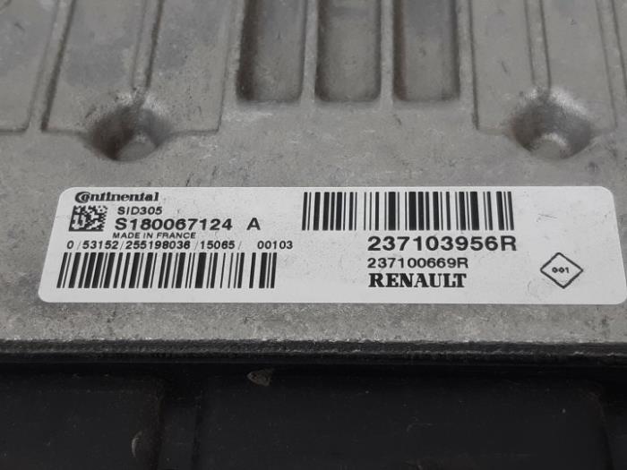 Ordinateur gestion moteur d'un Renault Scénic III (JZ) 1.5 dCi 110 2015