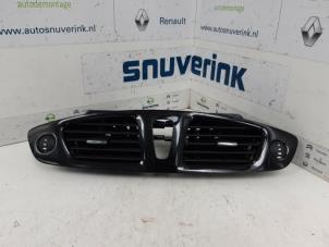 Used Dashboard vent Renault Scénic III (JZ) 1.5 dCi 110 Price € 75,00 Margin scheme offered by Snuverink Autodemontage