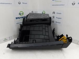 Used Glovebox Renault Scénic III (JZ) 1.5 dCi 110 Price € 30,00 Margin scheme offered by Snuverink Autodemontage