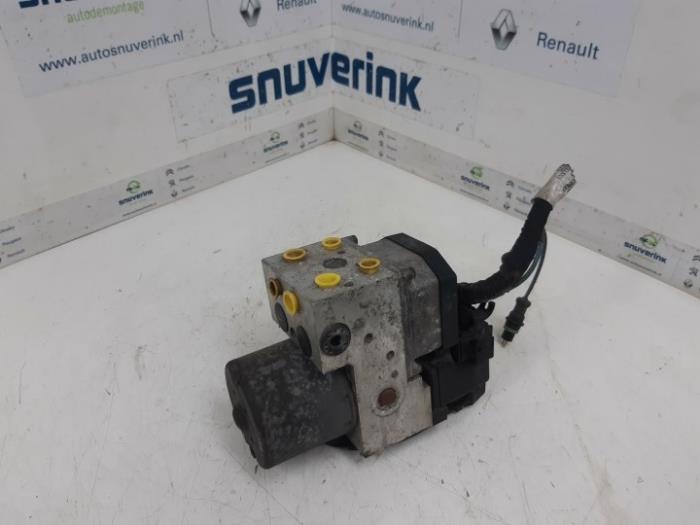 Usagé Bloc ABS Renault Scénic I (JA) 2.0 16V RX4 Prix € 39,98 Règlement à la marge proposé par Snuverink Autodemontage