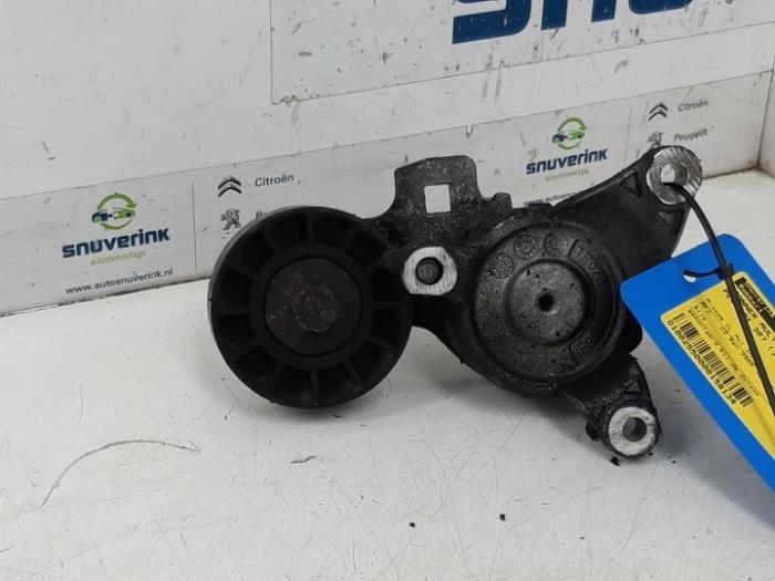Usados Rodillo tensor correa múltiple Peugeot 307 SW (3H) 2.0 16V Precio € 24,98 Norma de margen ofrecido por Snuverink Autodemontage