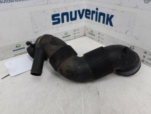 Used Air intake hose Volkswagen Caddy III (2KA,2KH,2CA,2CH) 1.6 TDI 16V Price € 24,20 Inclusive VAT offered by Snuverink Autodemontage