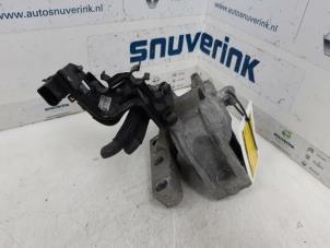 Used Engine mount Volkswagen Caddy III (2KA,2KH,2CA,2CH) 1.6 TDI 16V Price € 42,35 Inclusive VAT offered by Snuverink Autodemontage
